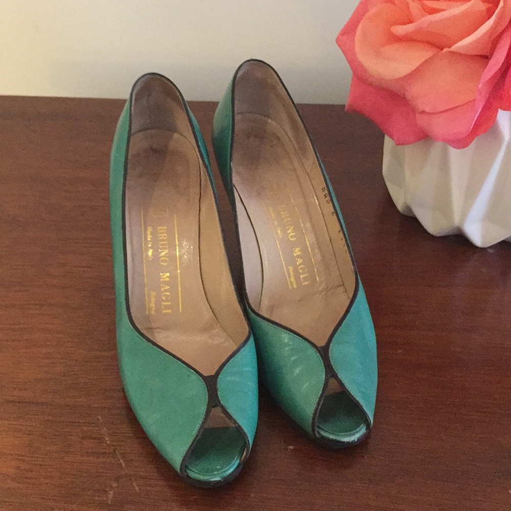 Vintage Bruno Magli teal heels